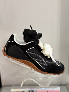 Black Sneaker