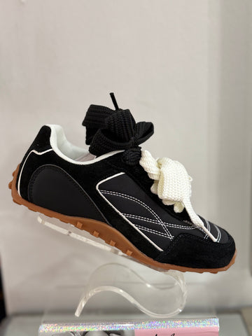 Black Sneaker