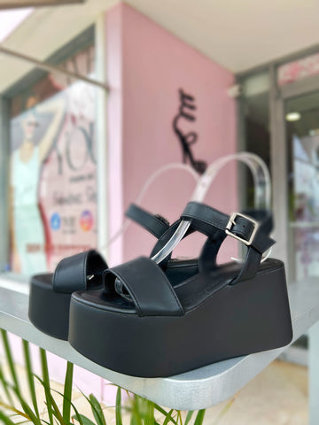 Fabiola Black Wedges