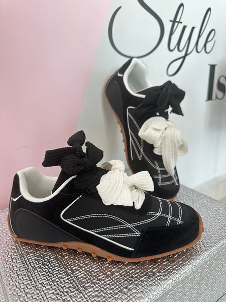 Black Sneaker