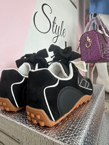 Black Sneaker