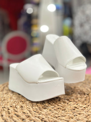 White Chic Wedge